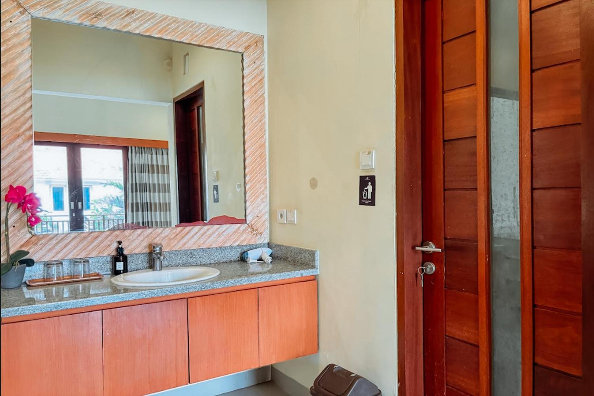 Kubu Petitenget Suite Seminyak Exterior photo